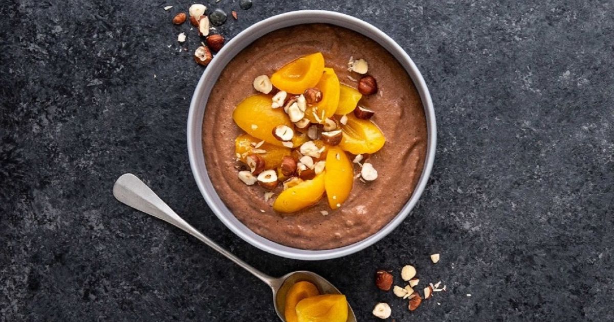 Banane-Nougat-Griesscreme mit Aprikosenkompott | Emmi Energy Milk