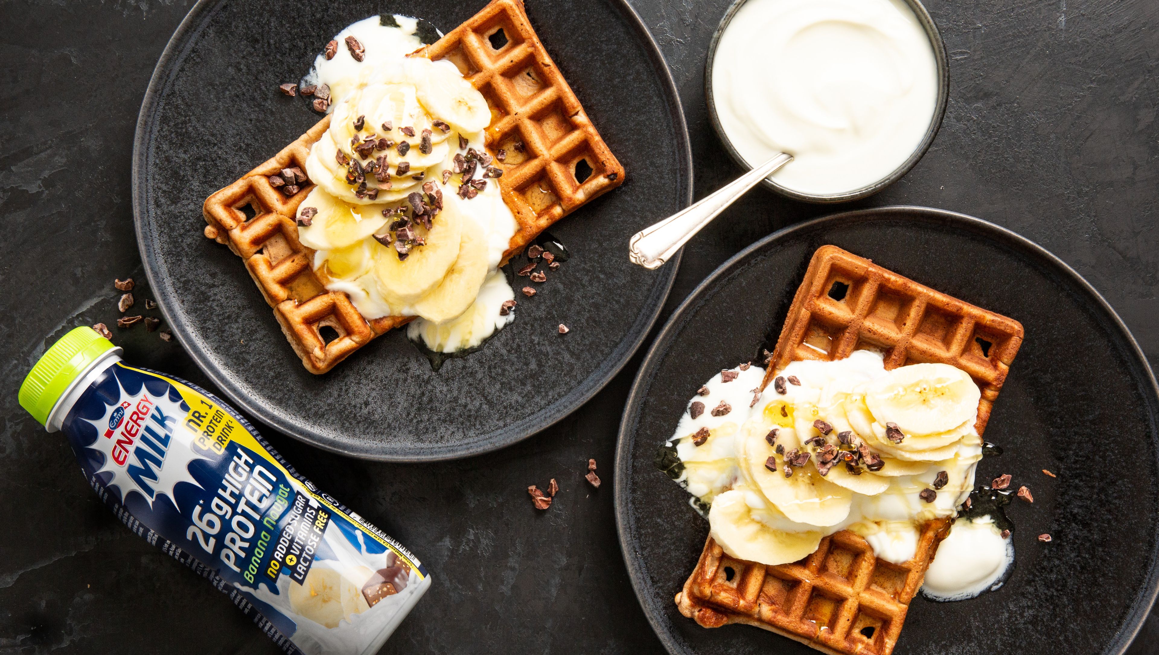 Waffeln mit Joghurt und Bananen | Emmi Energy Milk
